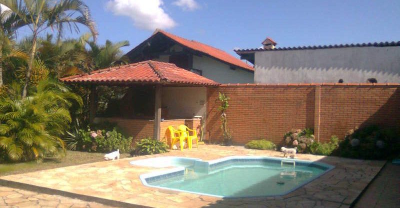 Casa com piscina para alugar em Torres