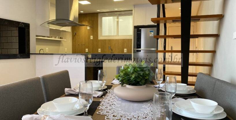 Cobertura decorada e mobiliada em Torres