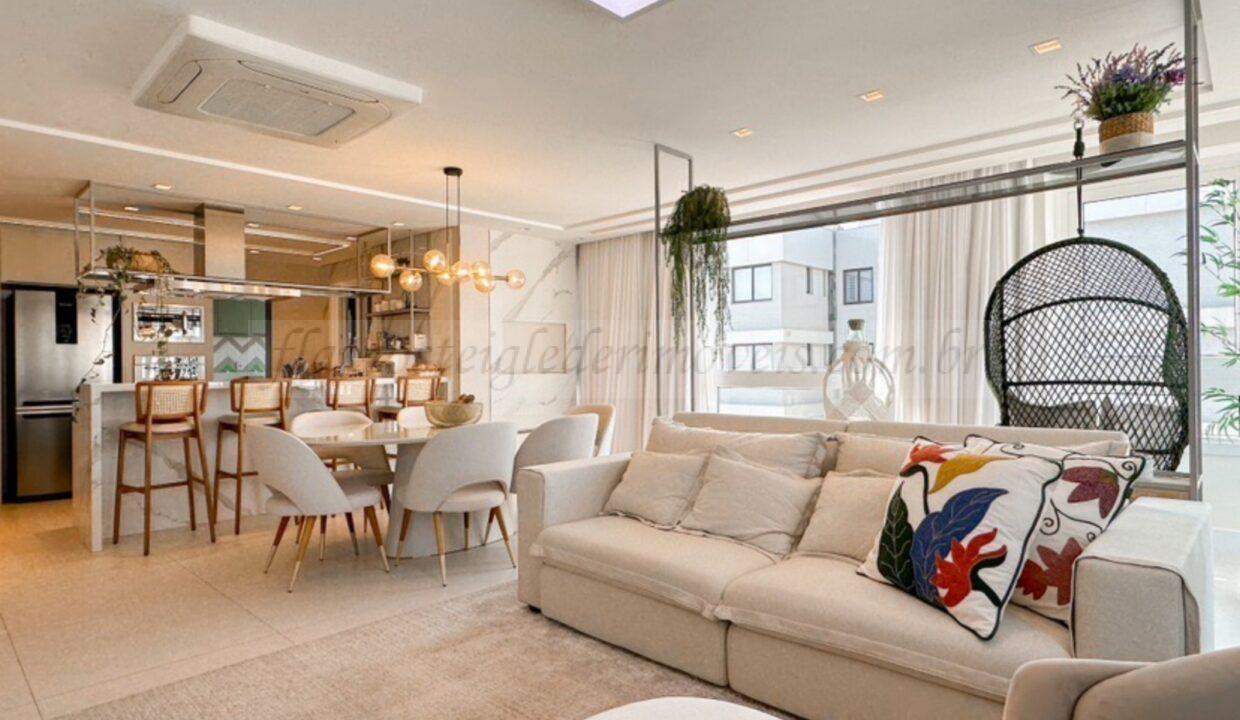 Apartamento 3 Dormitórios com Vista Mar em Torres - Sala